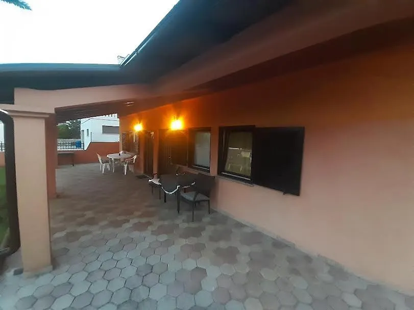 Daire Apartmani Delas Pjescana Uvala