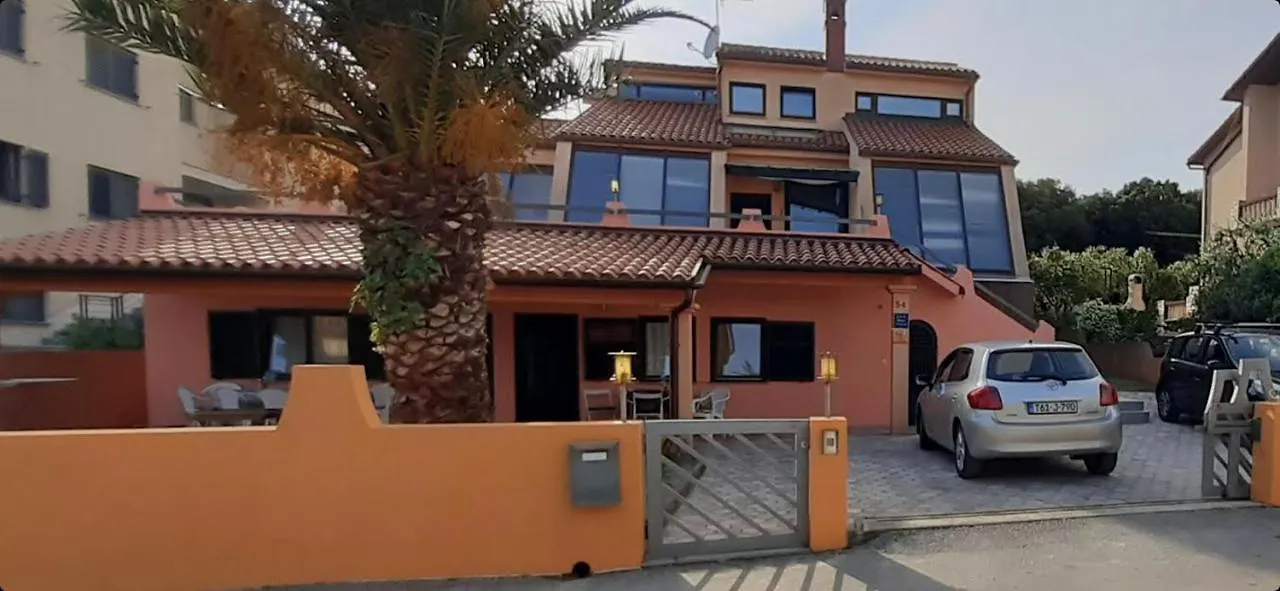 Daire Apartmani Delas Pjescana Uvala