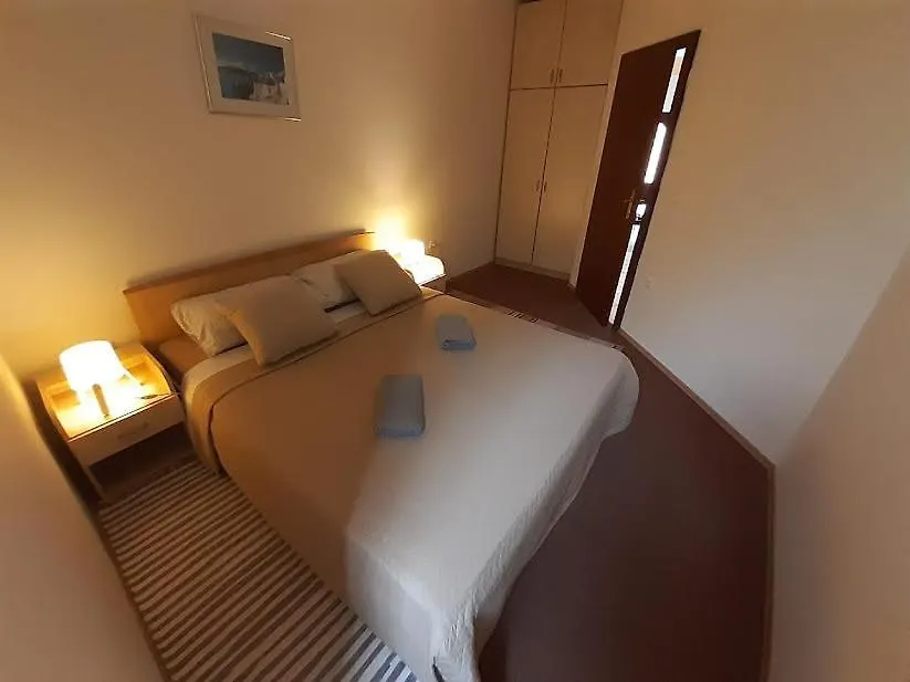 Apartment Apartmani Delas Pjescana Uvala